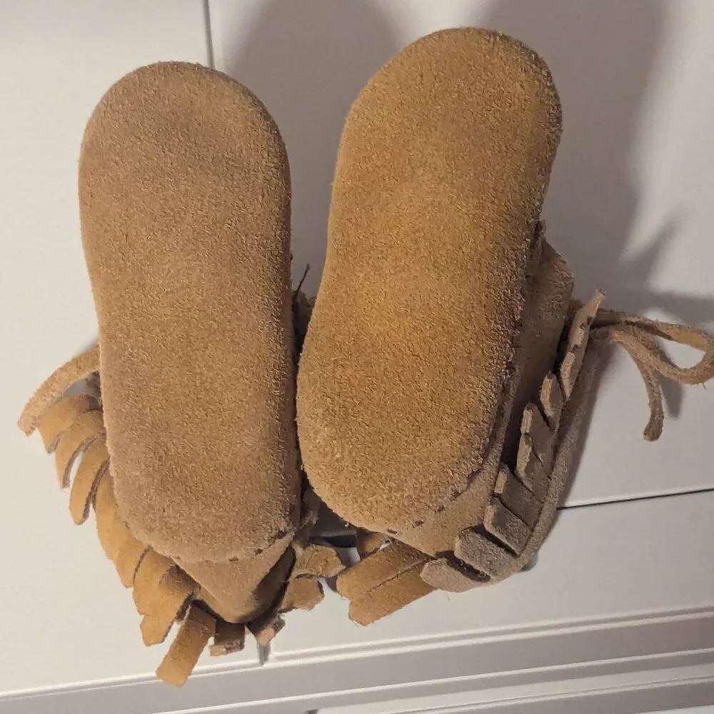 Minnetonka‎ Moccasins Baby Leather 2-Tiered Fringe Pull On Suede Tan Light Brown